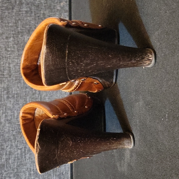 Michaell Kors| Clogs Size 10 - Picture 6 of 8